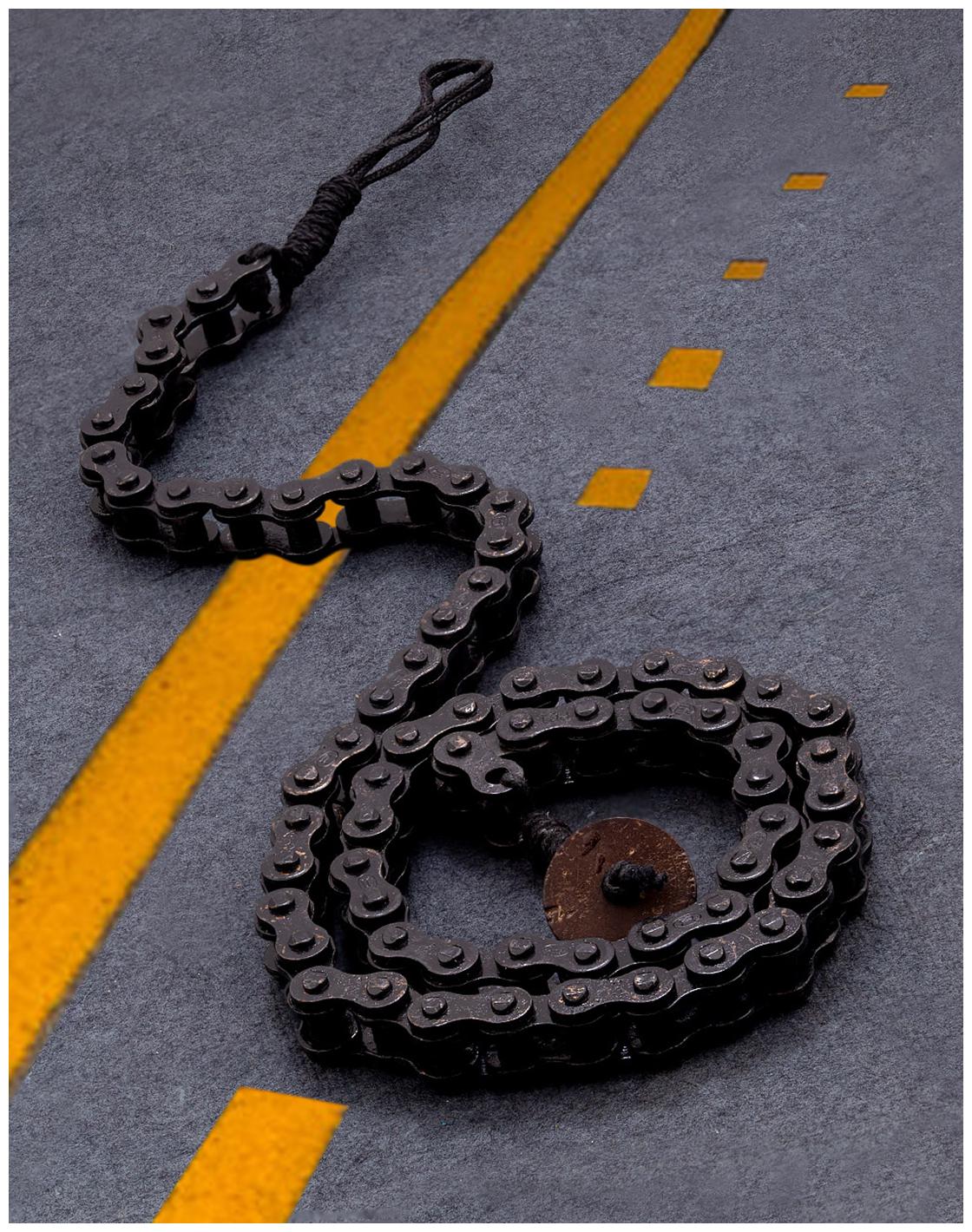 

Voylla Black Rhodium Plated Motorcycle Diaries Bike Chain