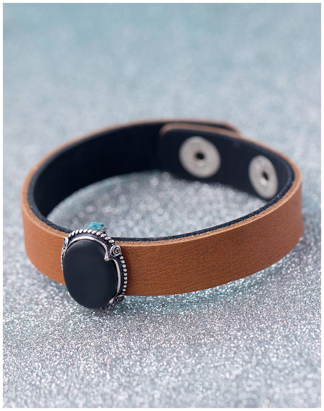 

Voylla Black Oval Pendant Milestone Bracelet