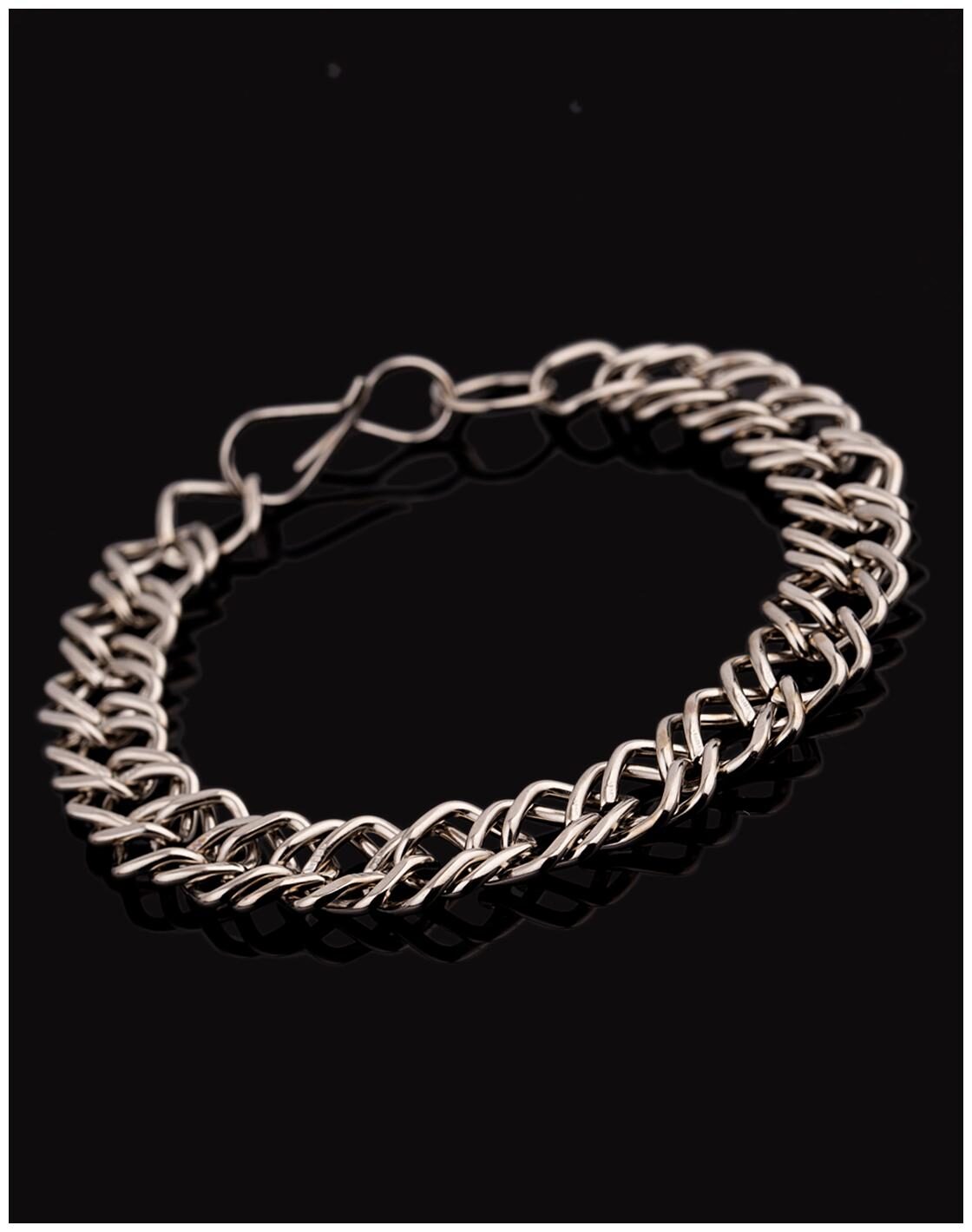 

Voylla Bold Look Men s Bracelet With Oval Geometric Links