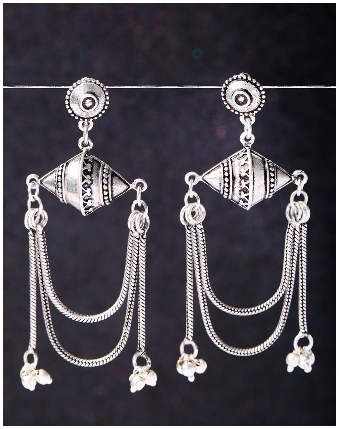 

Voylla Contemporary Leela Oxidised Layered Earrings