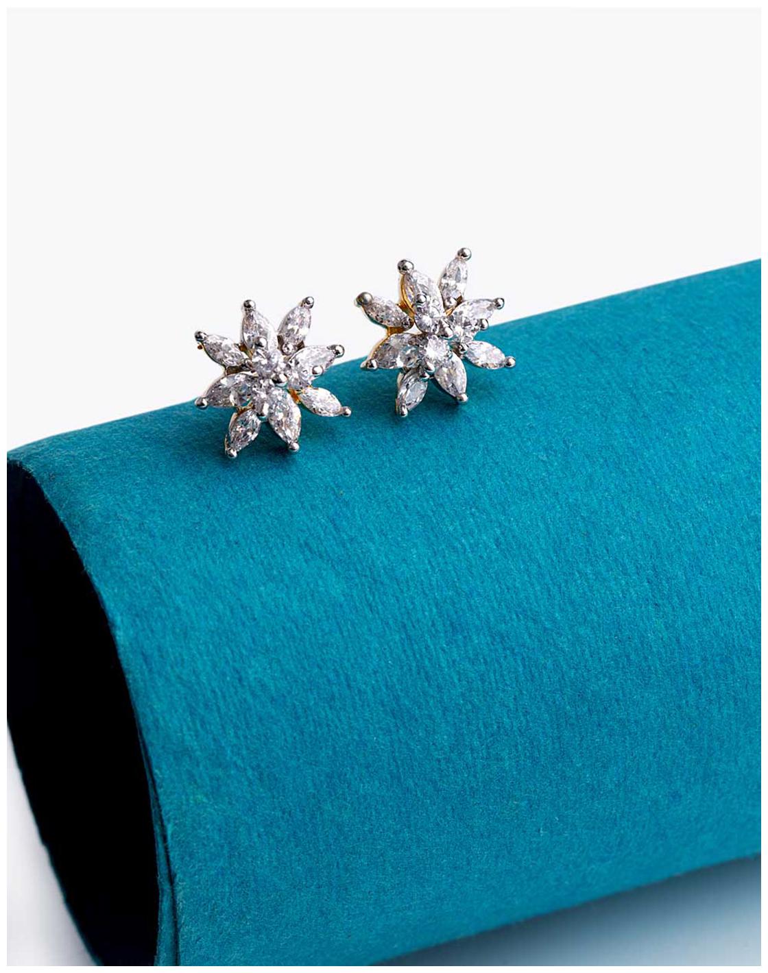 

Voylla Brass Star Motif Zircons Embellished Earrings