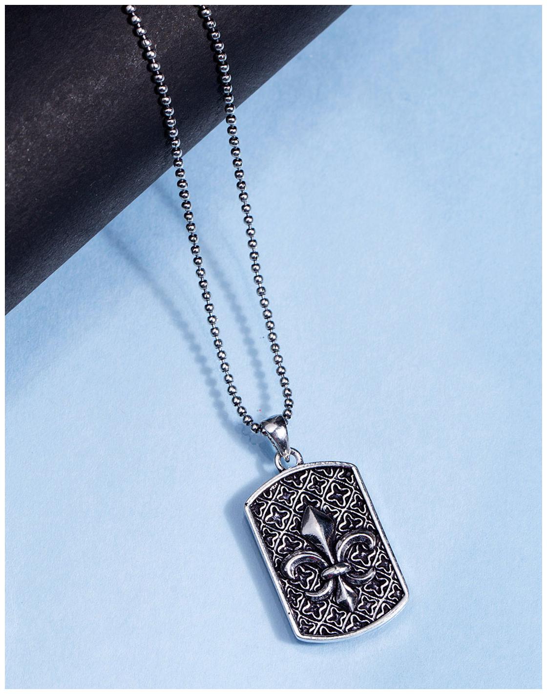 

Dare by Voylla Camp Royale Classy Pendant for Men