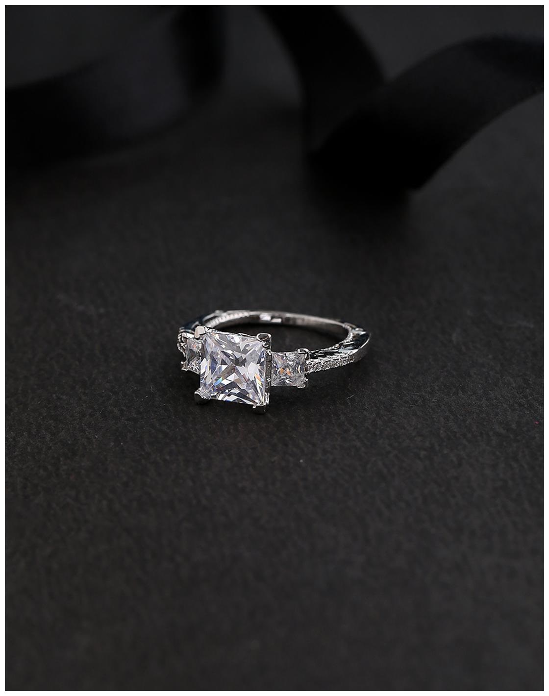 

Voylla Casual Style Lightly Embellished Ring
