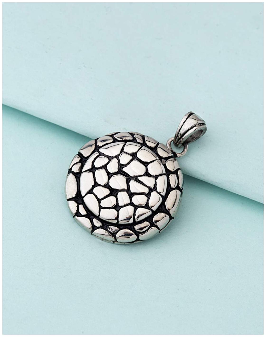 

Voylla Classic Pendants Tortoise Pendant