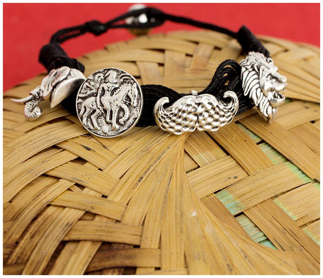 

Dare by Voylla Classy Maharaja Charm Bracelet