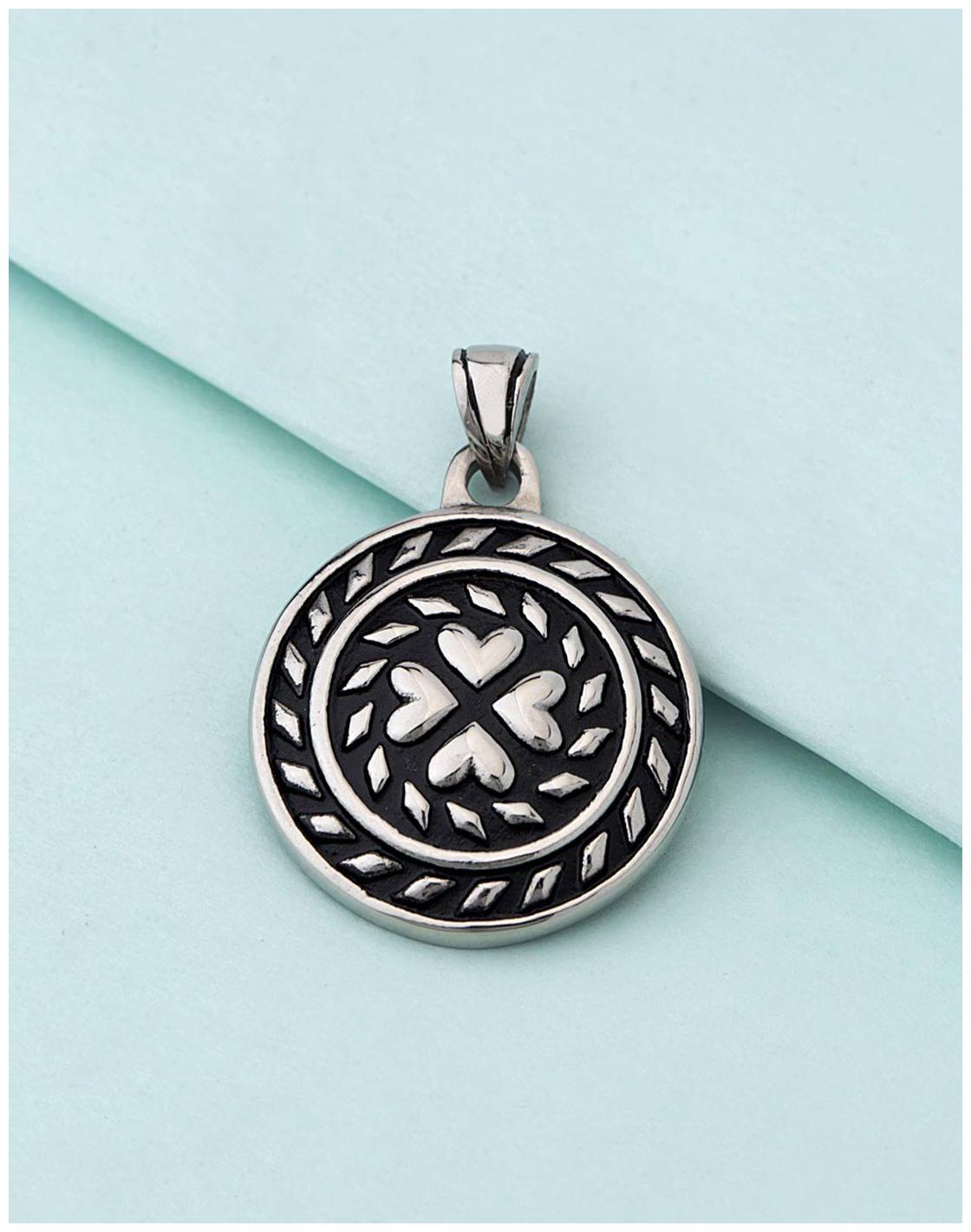 

Voylla Classic Pendants Four Leaf Clover Pendant