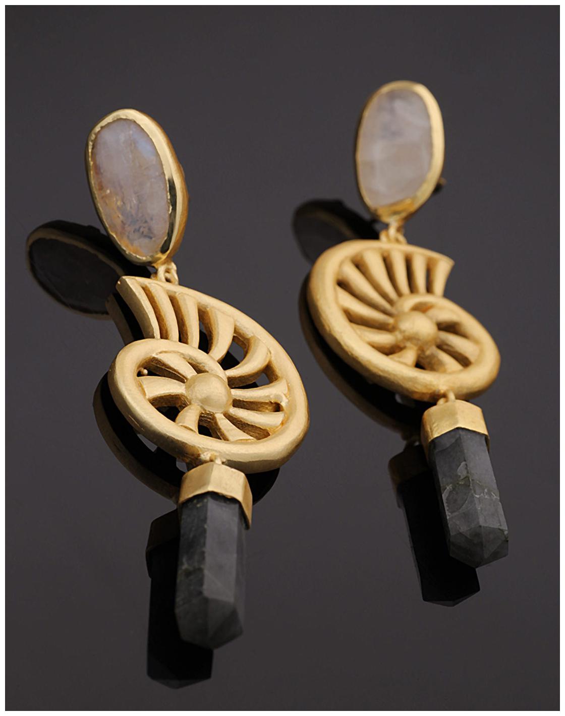 

Voylla Classy Gold Tone Danglers With White And Black Stone Embellishment