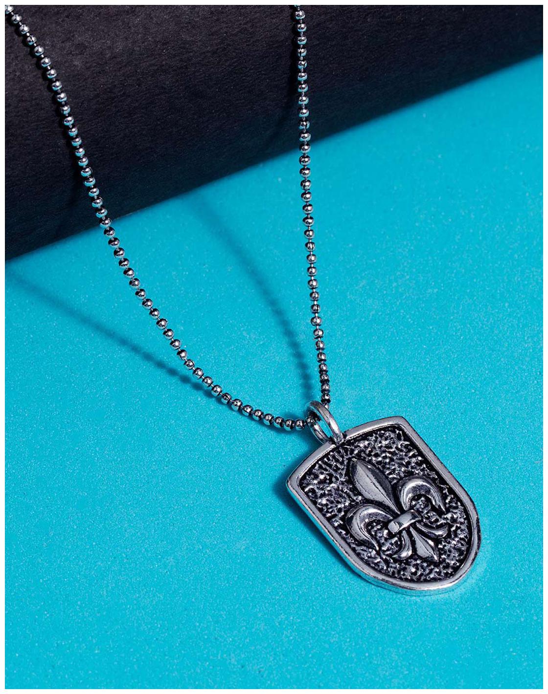 

Voylla Double Tone Oxidized Silver Plated Camp Royale Pendant