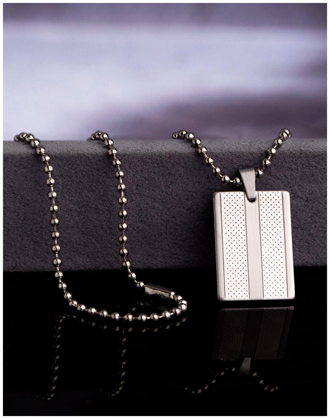 

Voylla Faith and Trust Classy Silver Plated Pendant
