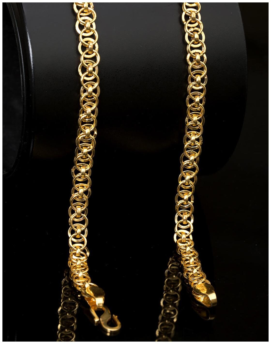 

Voylla Linking Laureate Men s Chain in Gold Plating