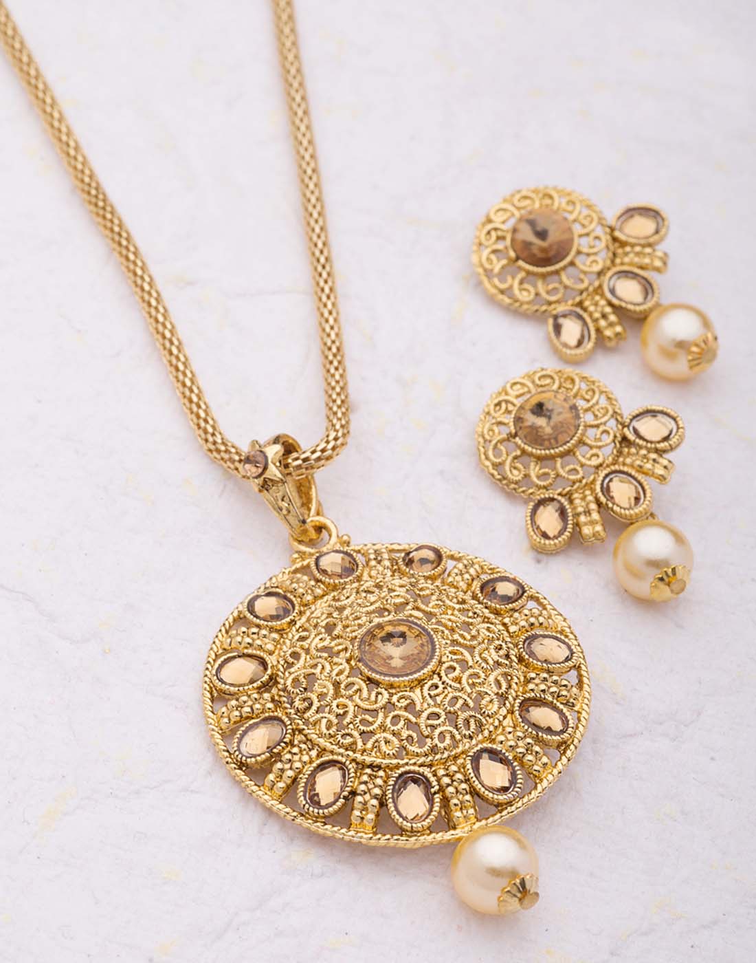 

Voylla Lovely Pendant Set with Gold Plating
