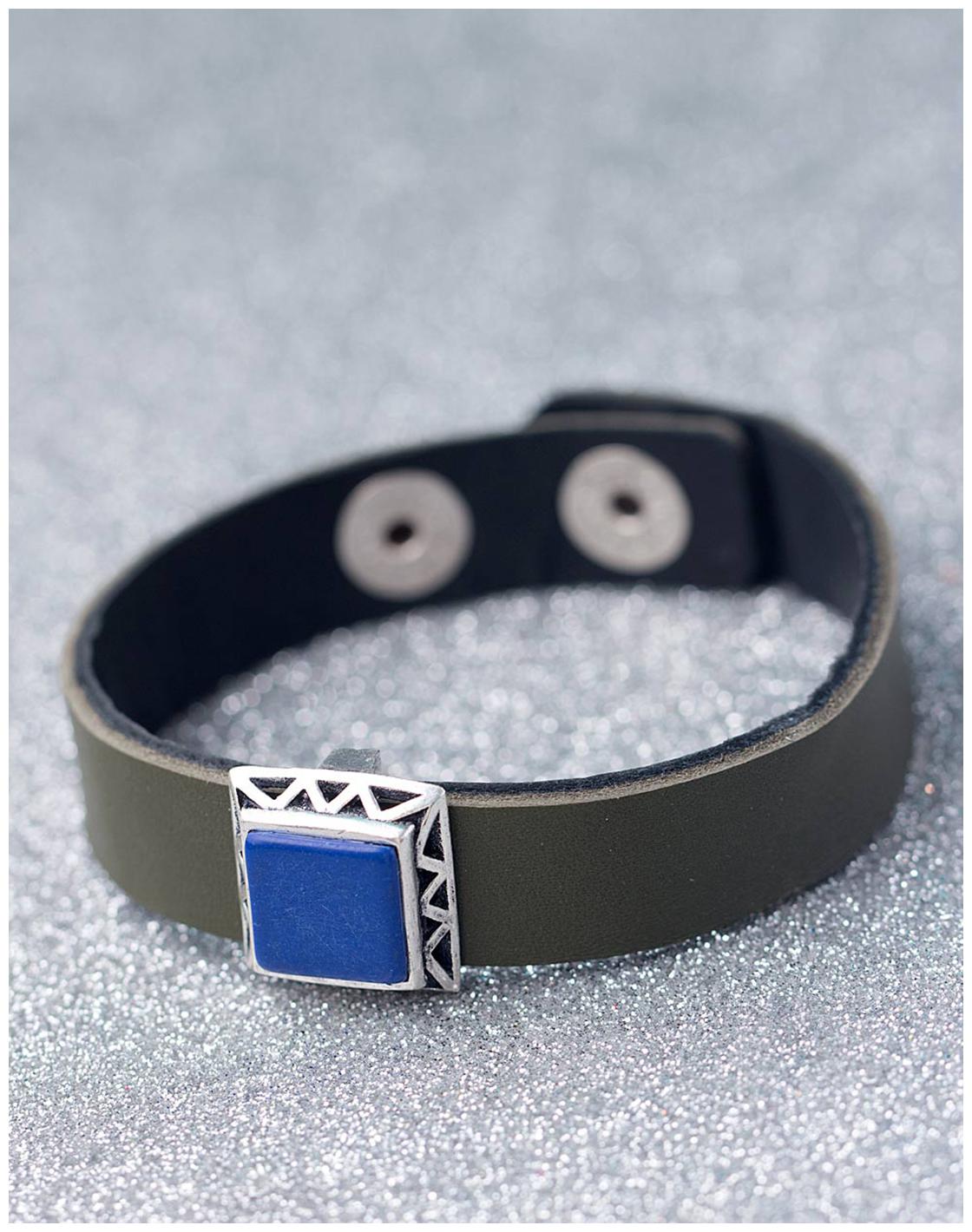 

Voylla Milestone Leather Bracelet with Rectangular Pendant