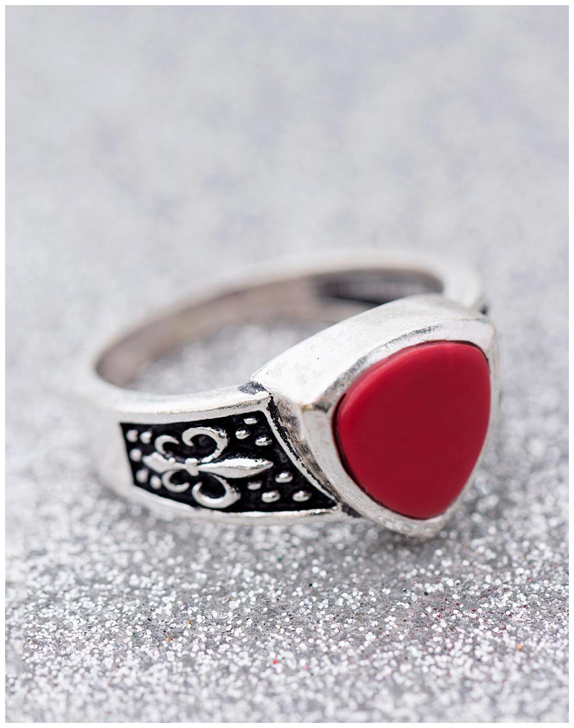 

Voylla Milestone French Lily Signet Ring