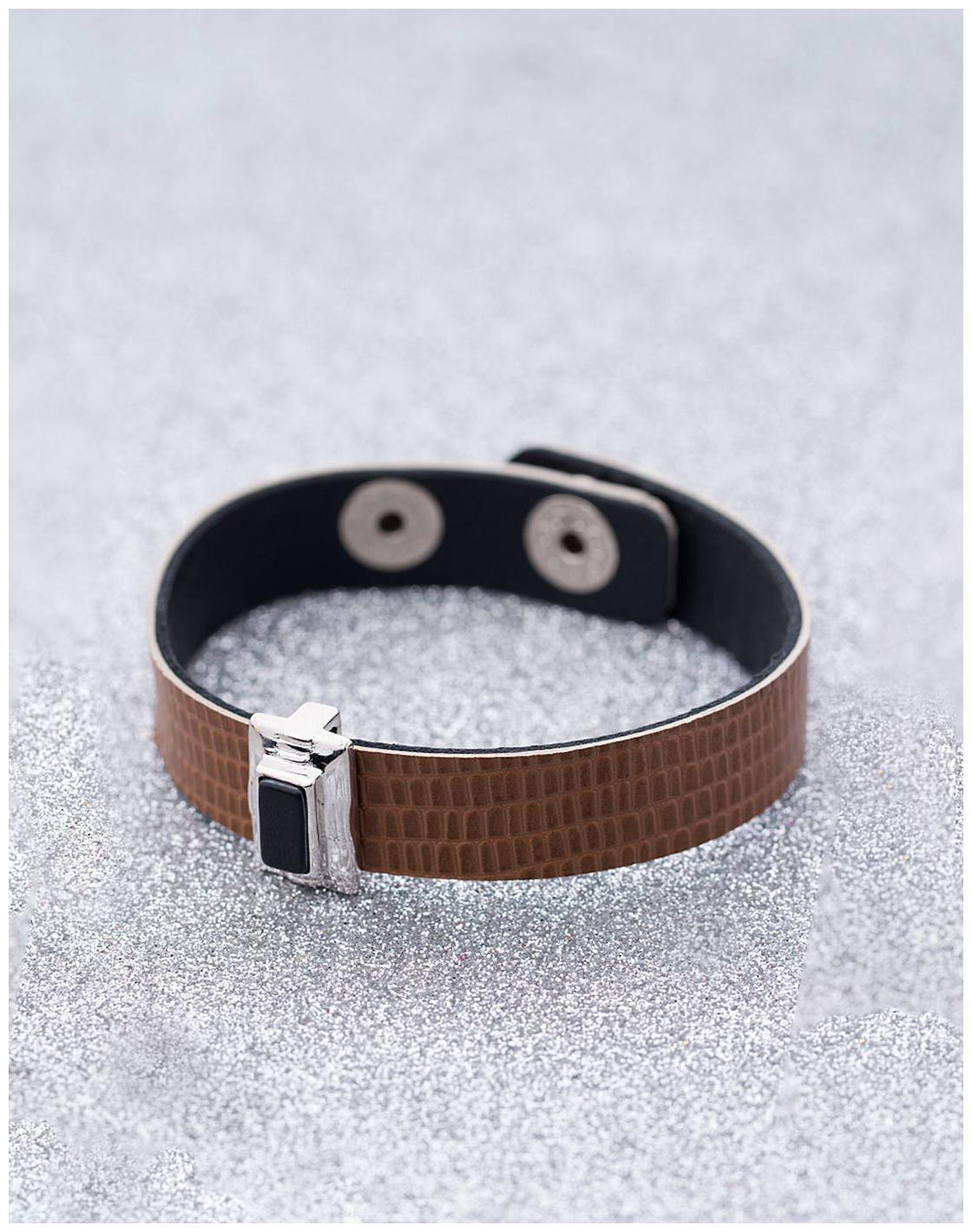 

Voylla Milestone Bracelet with a Black Enamel and Textured Hardware