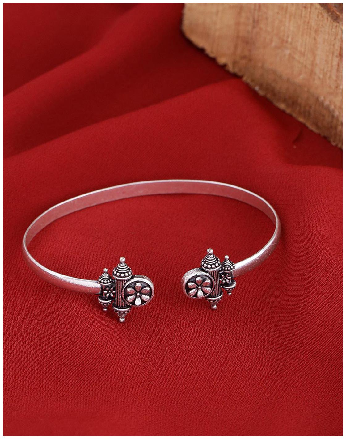 

Voylla Nayantara Vintage Style Bracelet