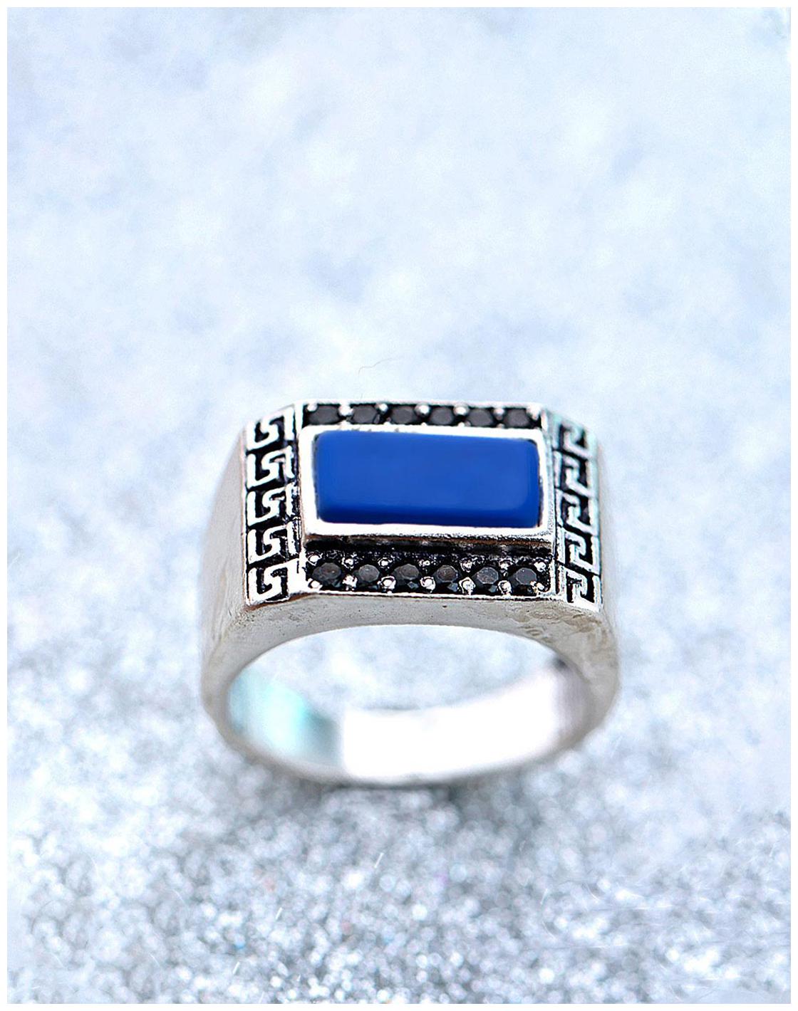 

Voylla Rectangular Stone Milestone Ring
