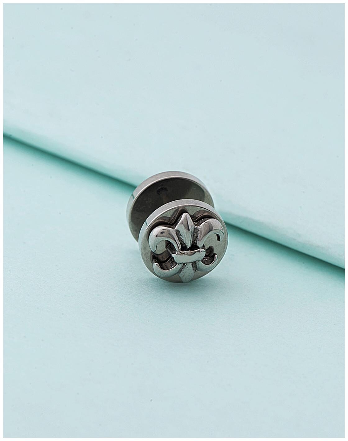 

Voylla Royal Stud Regal Insignia Earring