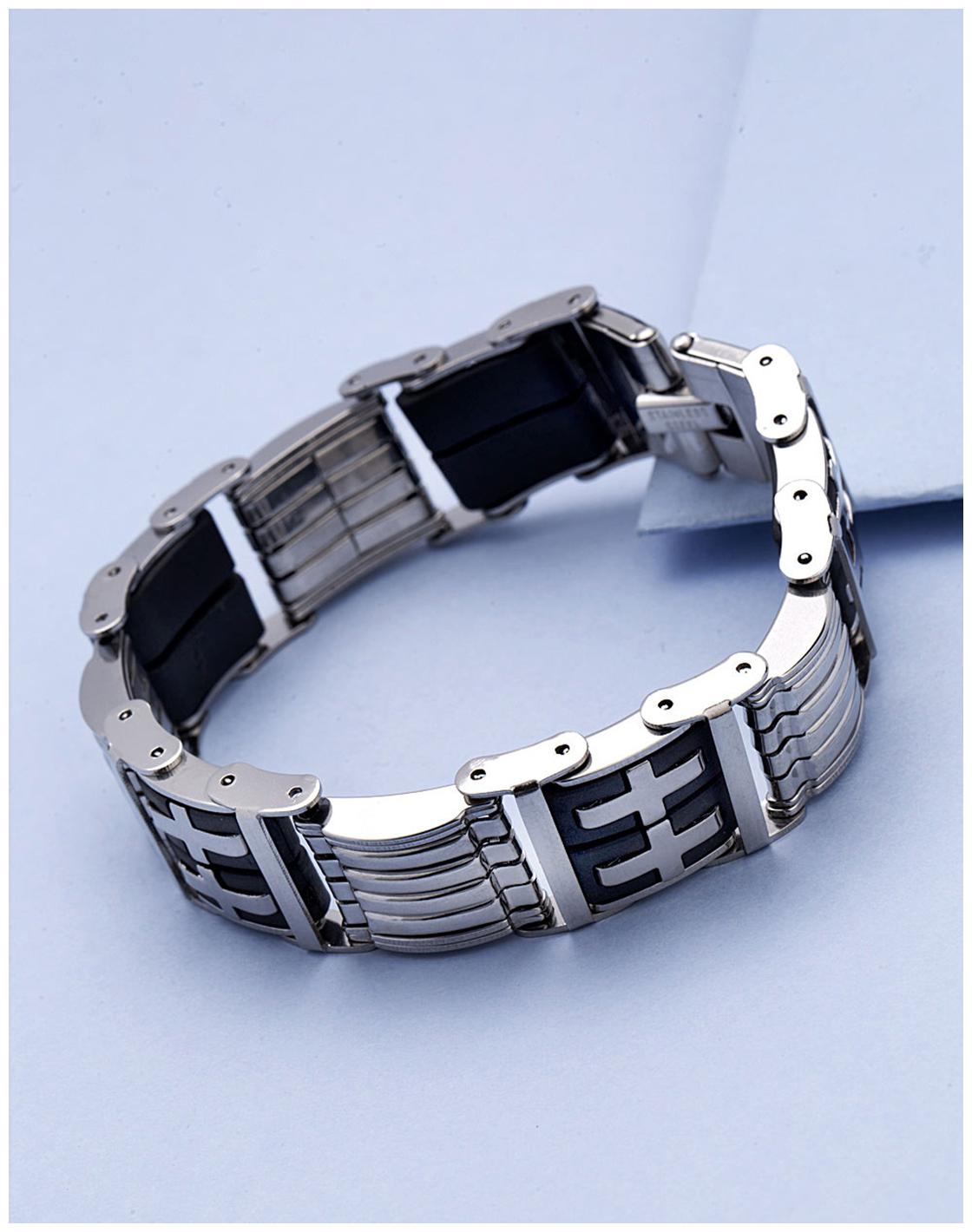 

Voylla Royal Links Men s Silver Plated Bracelet