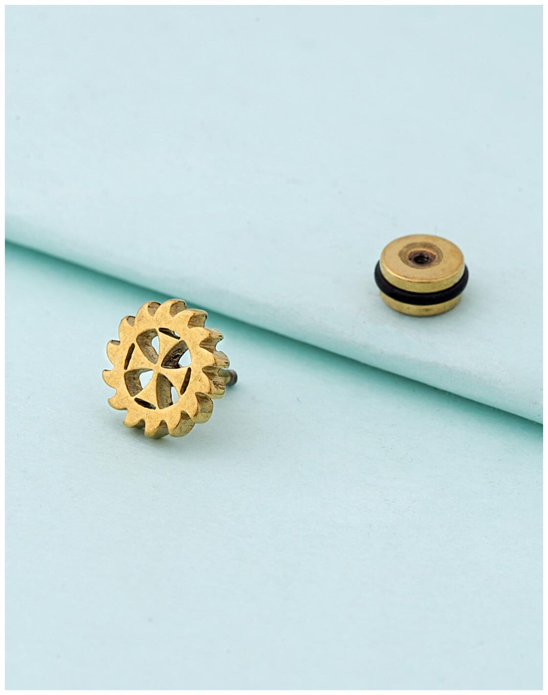 

Voylla Royal Stud Driving Gear Earring