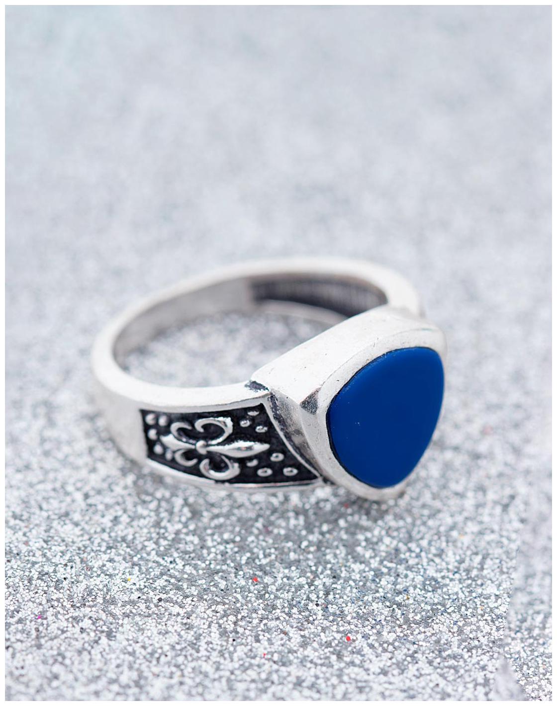 

Voylla Sapphire Blue French Lily Milestone Ring