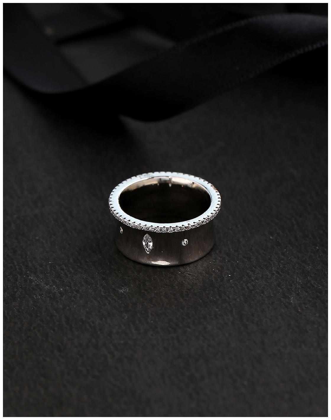 

Voylla Smooth Surface Silver Plated Band Ring