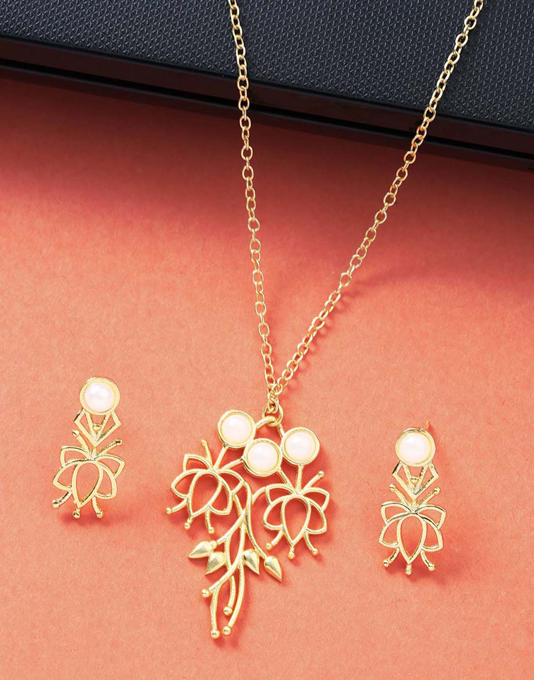 

Voylla Yellow Gold Plated Floral Pendant Set
