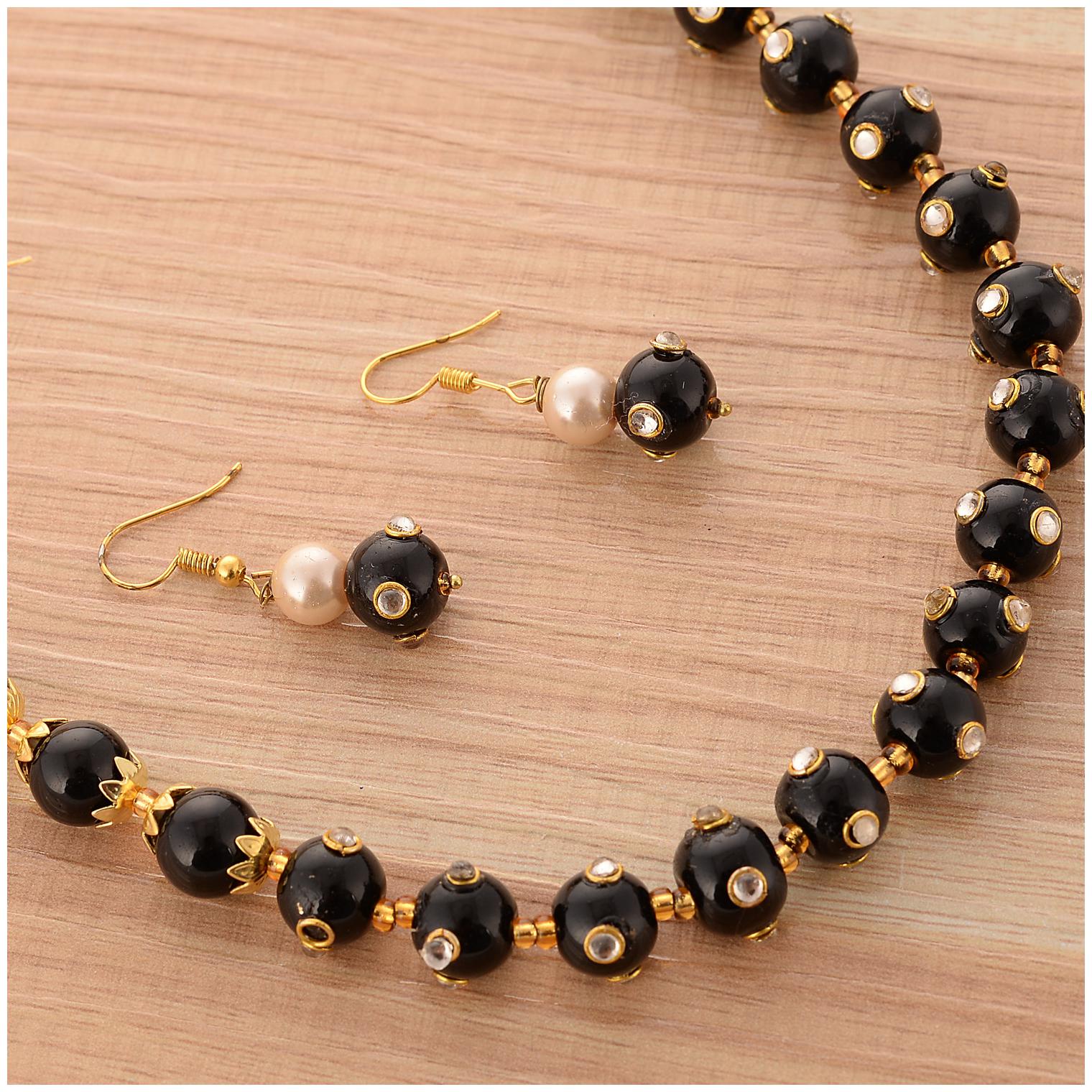 

Zcarina Black Color Pearl Mala with Earring