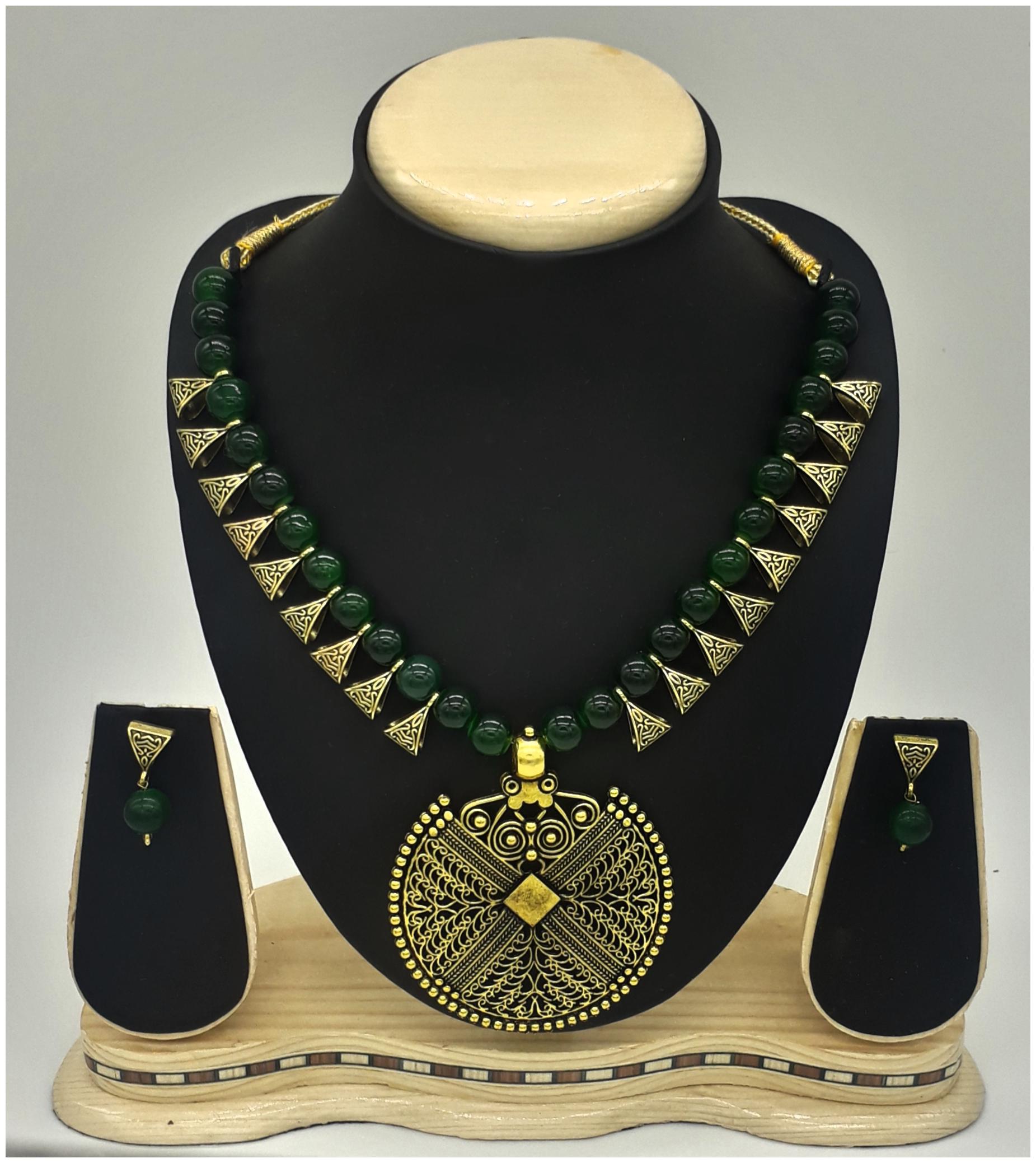 

Zcarina Green Beads Brass Loop Necklace set