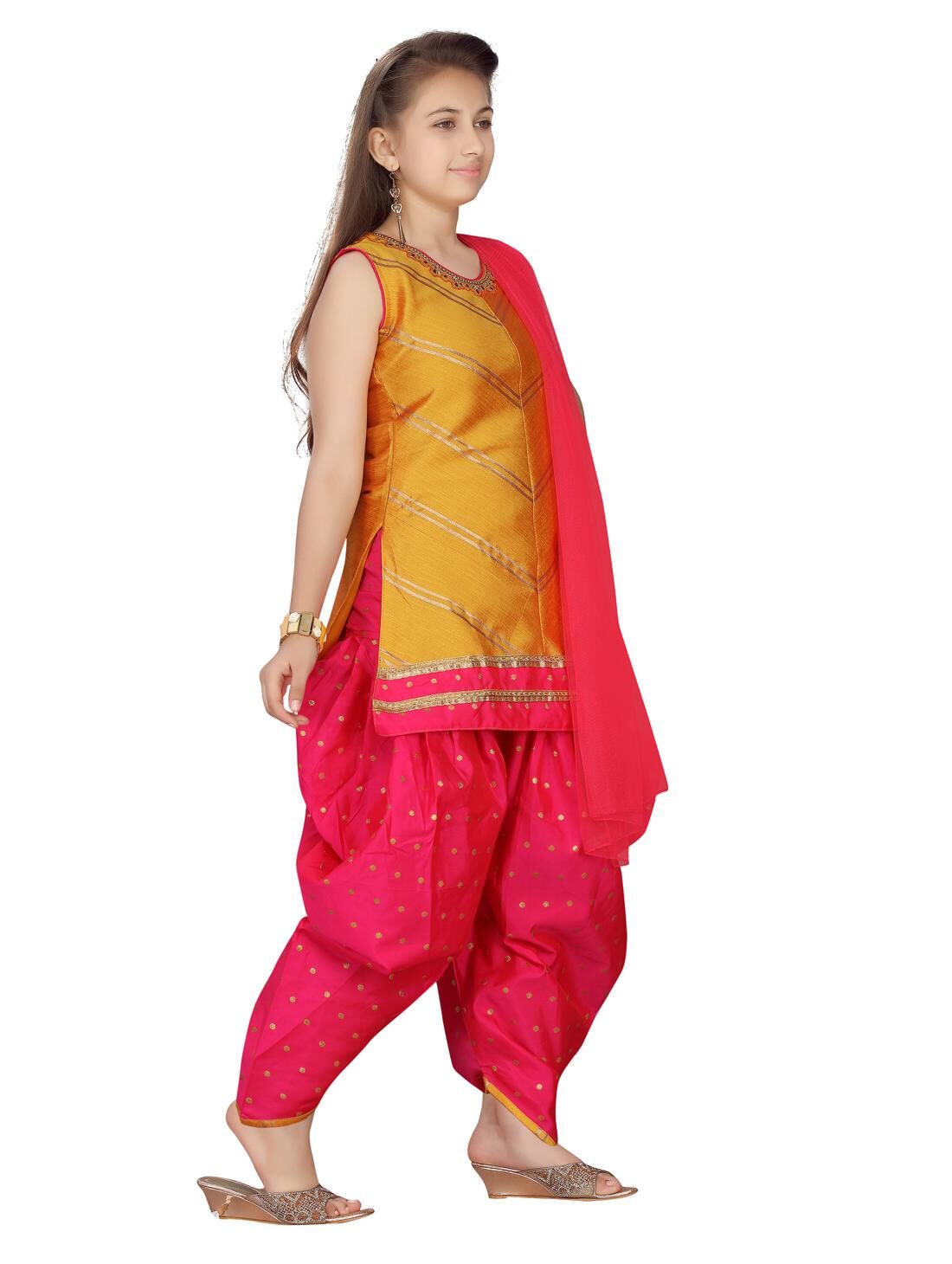 

Aarika Girl s Silk Solid Sleeveless Kurti salwar set - Yellow
