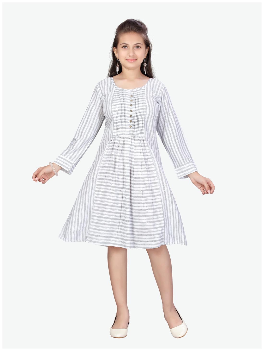 

Aarika Grey Cotton 3 4th Sleeves Knee Length Princess Frock ( Pack of 1 )