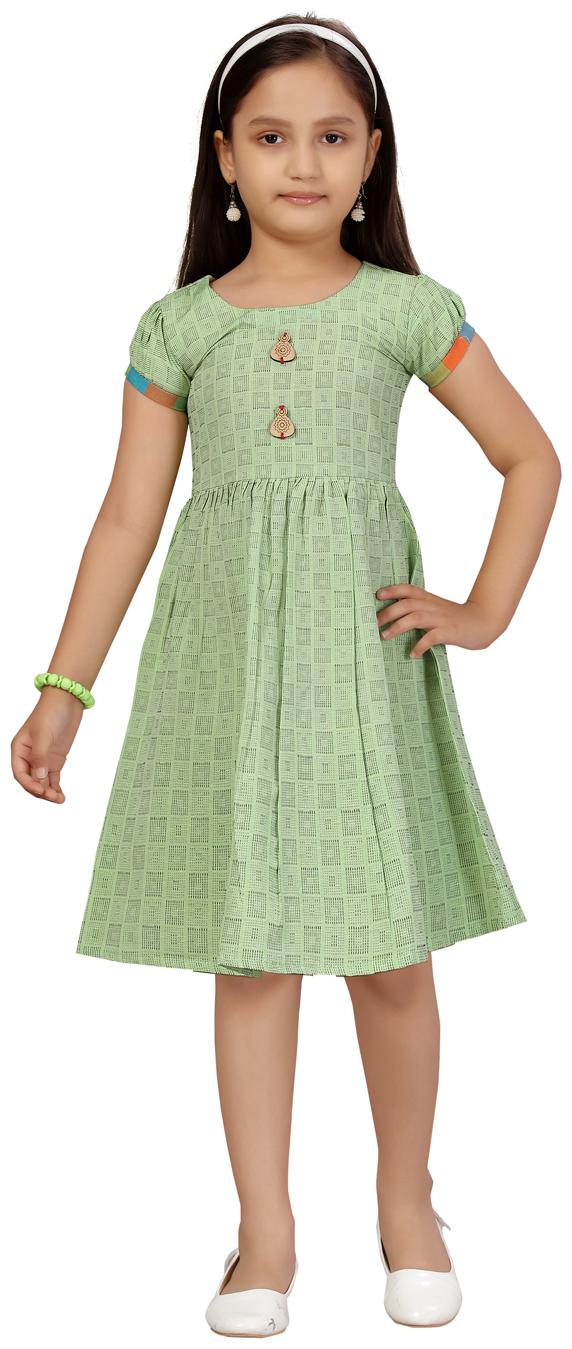 

Aarika Green Cotton Short Sleeves Knee Length Princess Frock ( Pack of 1 )