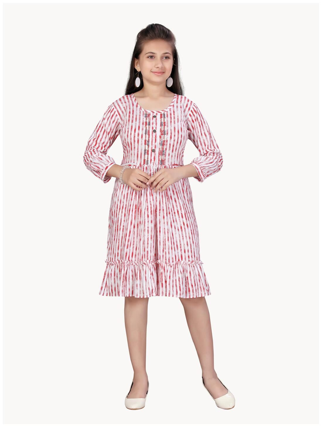 

Aarika Red Cotton 3 4th Sleeves Knee Length Princess Frock ( Pack of 1 )