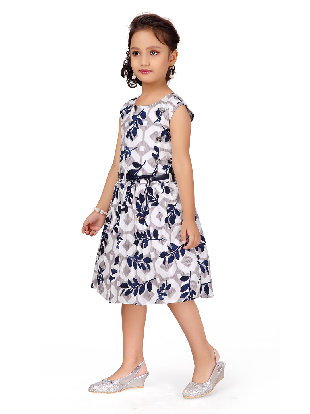 

Aarika Blue Cotton Sleeveless Knee Length Princess Frock ( Pack of 1 )
