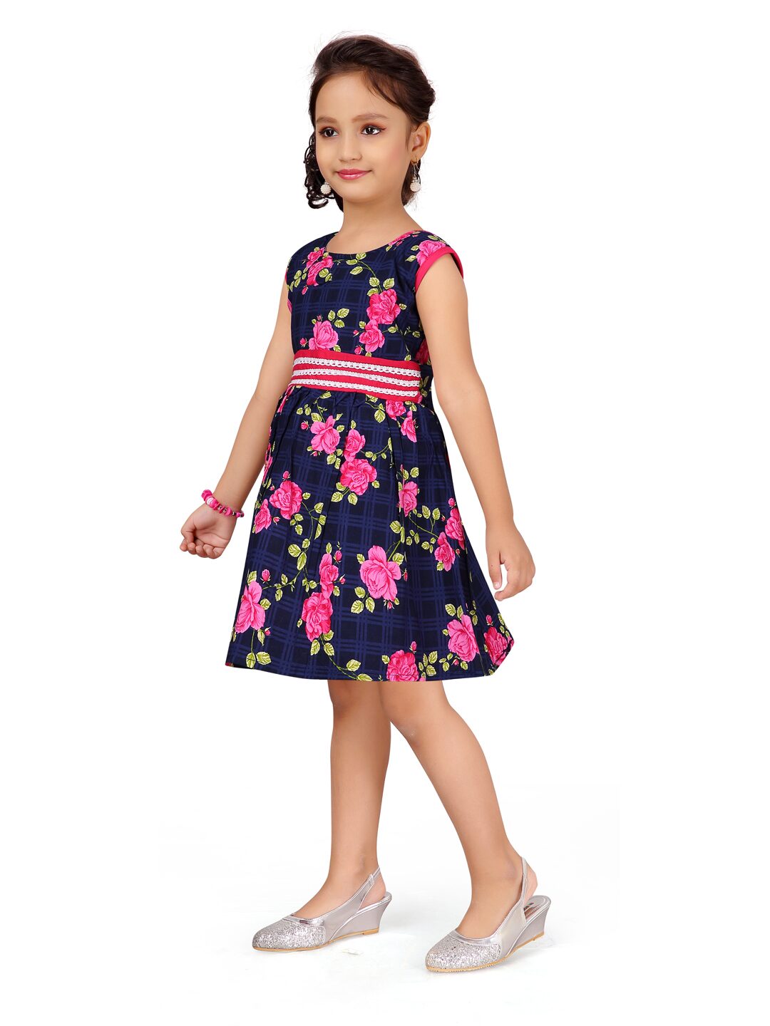 

Aarika Pink Cotton Sleeveless Knee Length Princess Frock ( Pack of 1 )