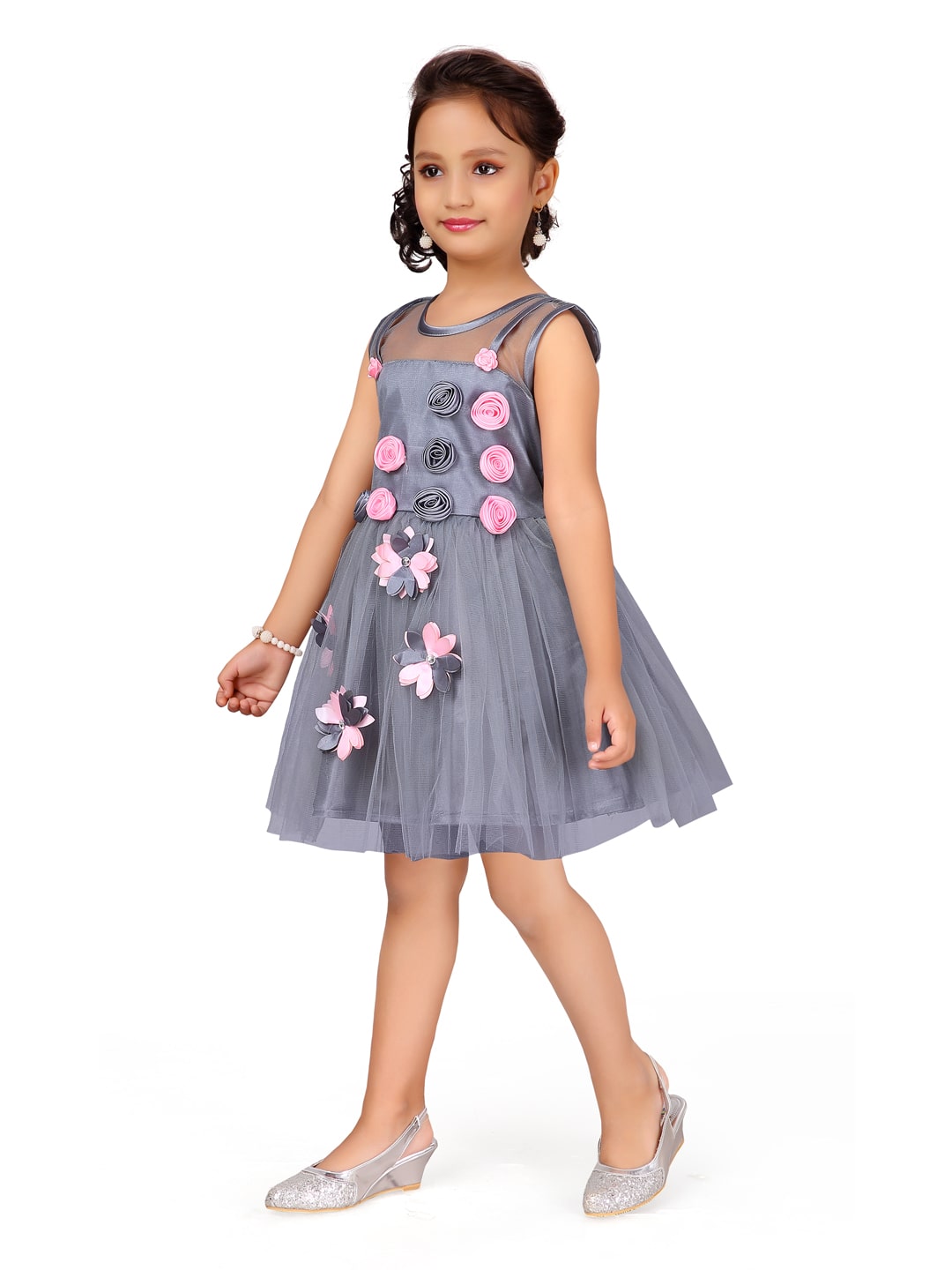 

Aarika Grey Polyester Sleeveless Knee Length Princess Frock ( Pack of 1 )