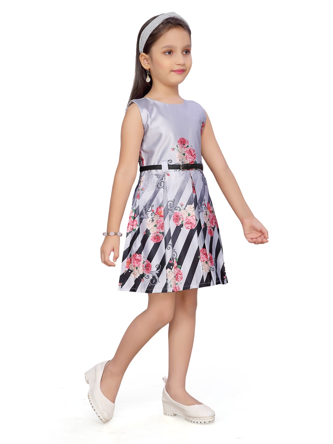 

Aarika Grey Satin Sleeveless Knee Length Princess Frock ( Pack of 1 )