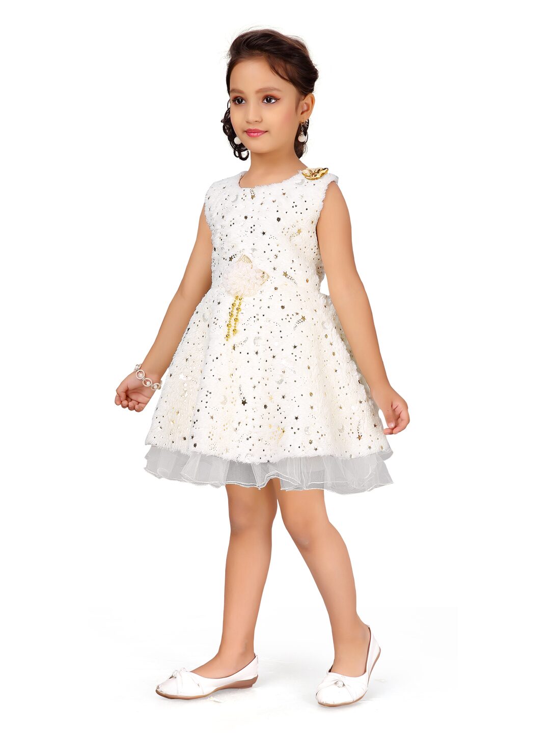 

Aarika Cream Wool Sleeveless Knee Length Princess Frock ( Pack of 1 )