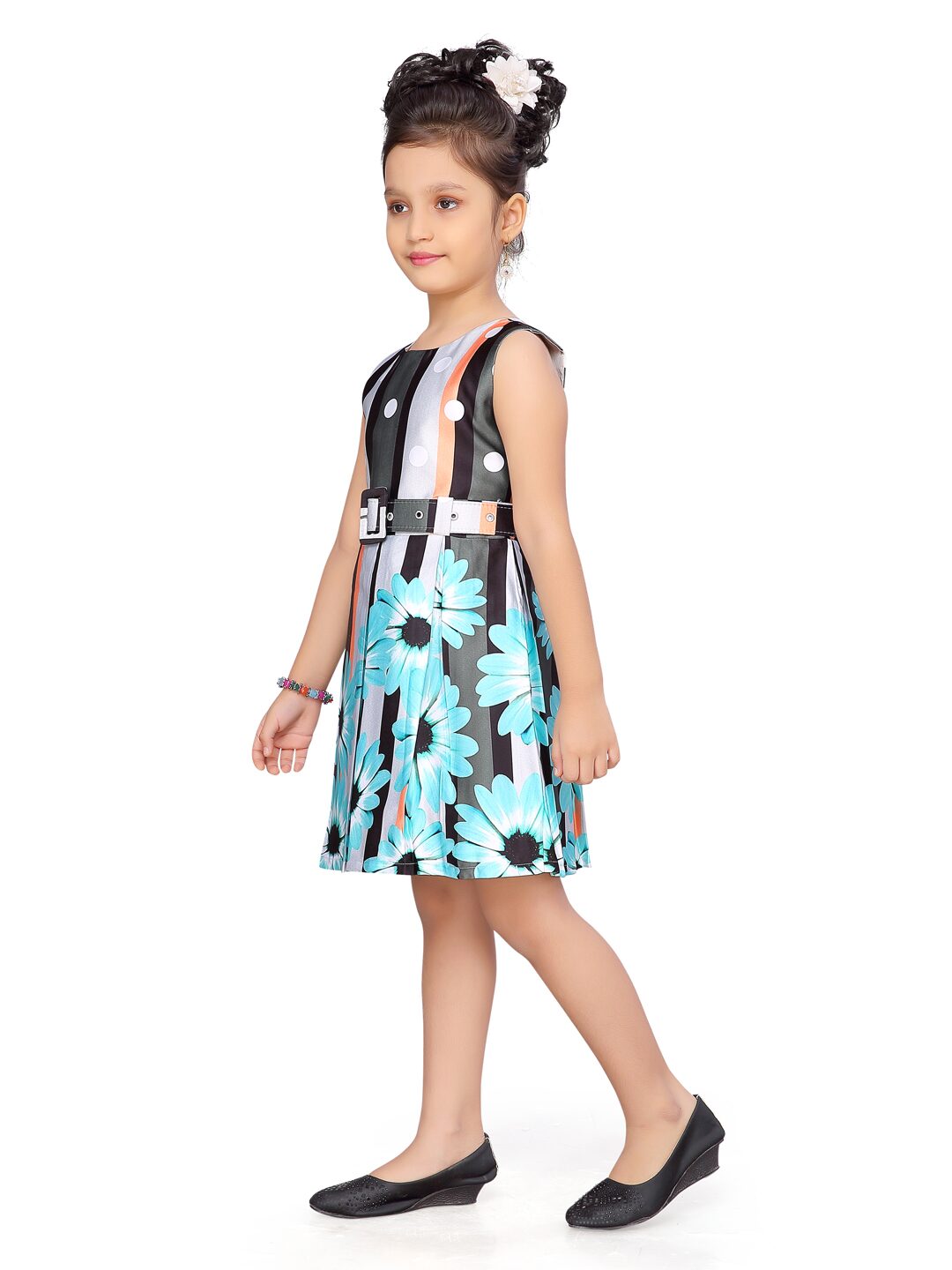 

Aarika Green Satin Sleeveless Knee Length Princess Frock ( Pack of 1 )
