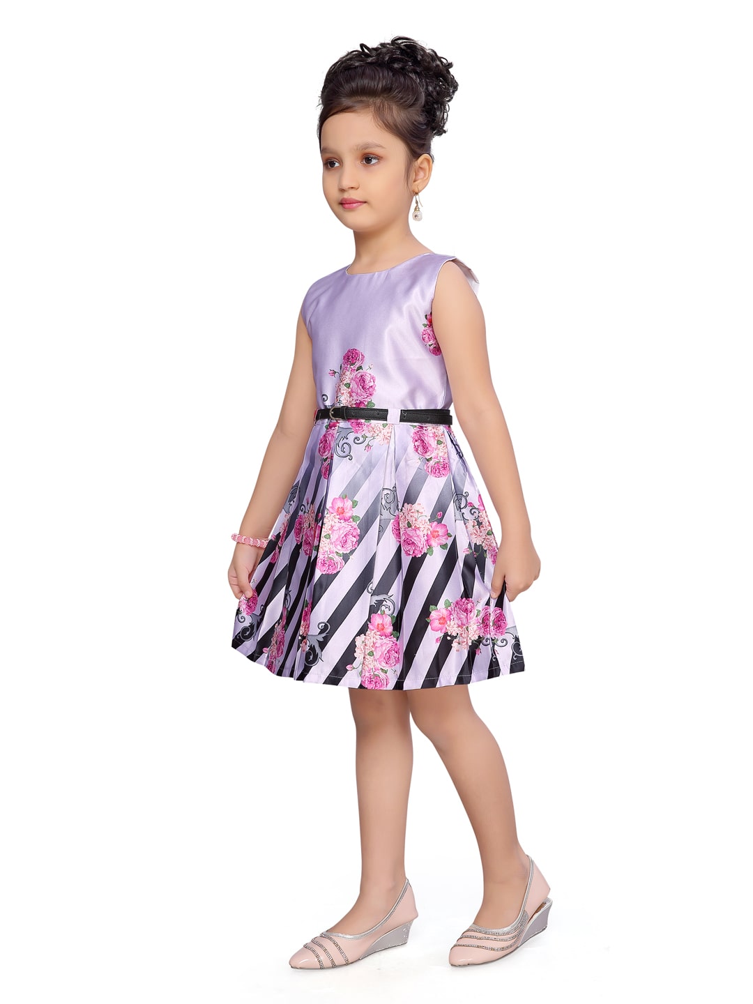 

Aarika Purple Satin Sleeveless Knee Length Princess Frock ( Pack of 1 )