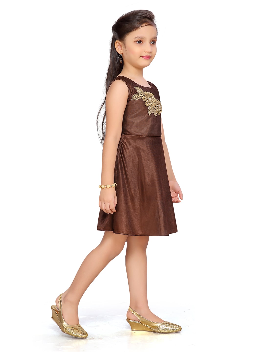

Aarika Brown Synthetic Sleeveless Knee Length Princess Frock ( Pack of 1 )