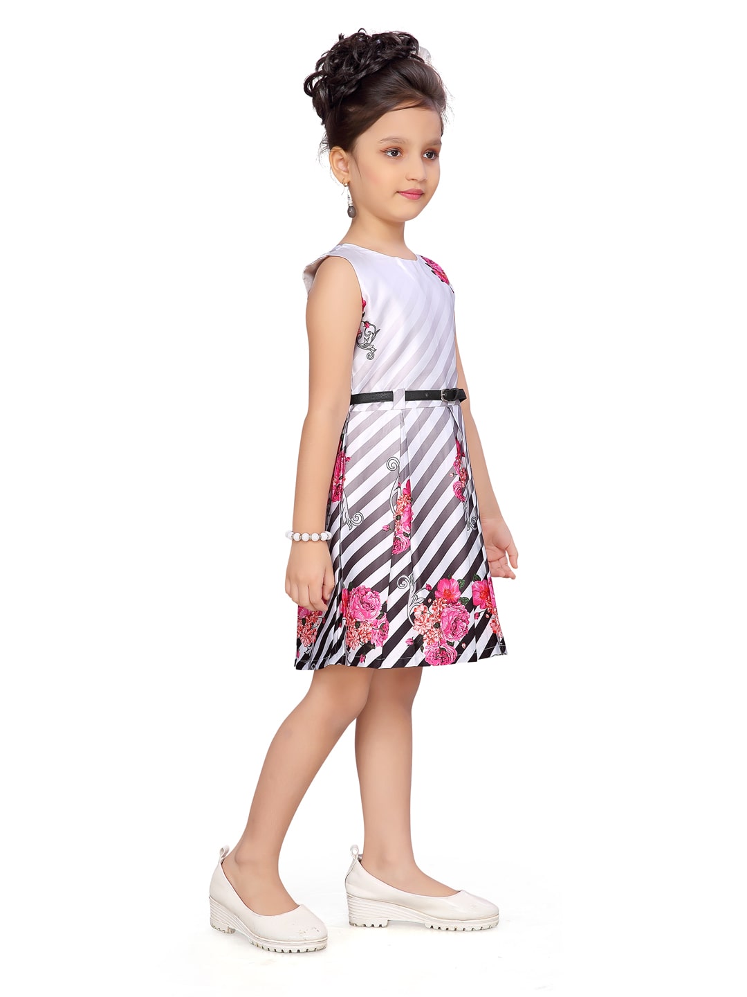 

Aarika Pink Satin Sleeveless Knee Length Princess Frock ( Pack of 1 )