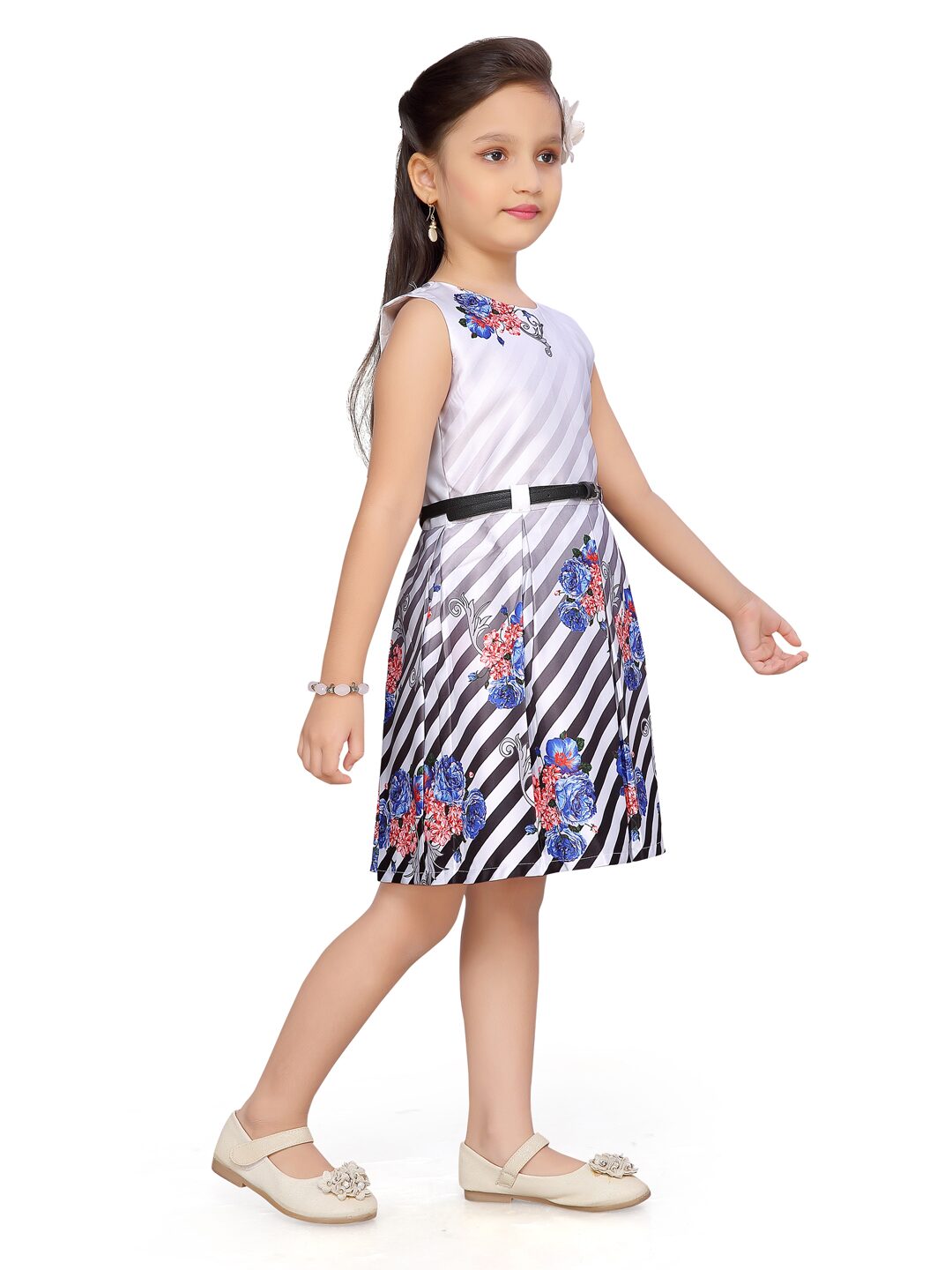 

Aarika Blue Satin Sleeveless Knee Length Princess Frock ( Pack of 1 )
