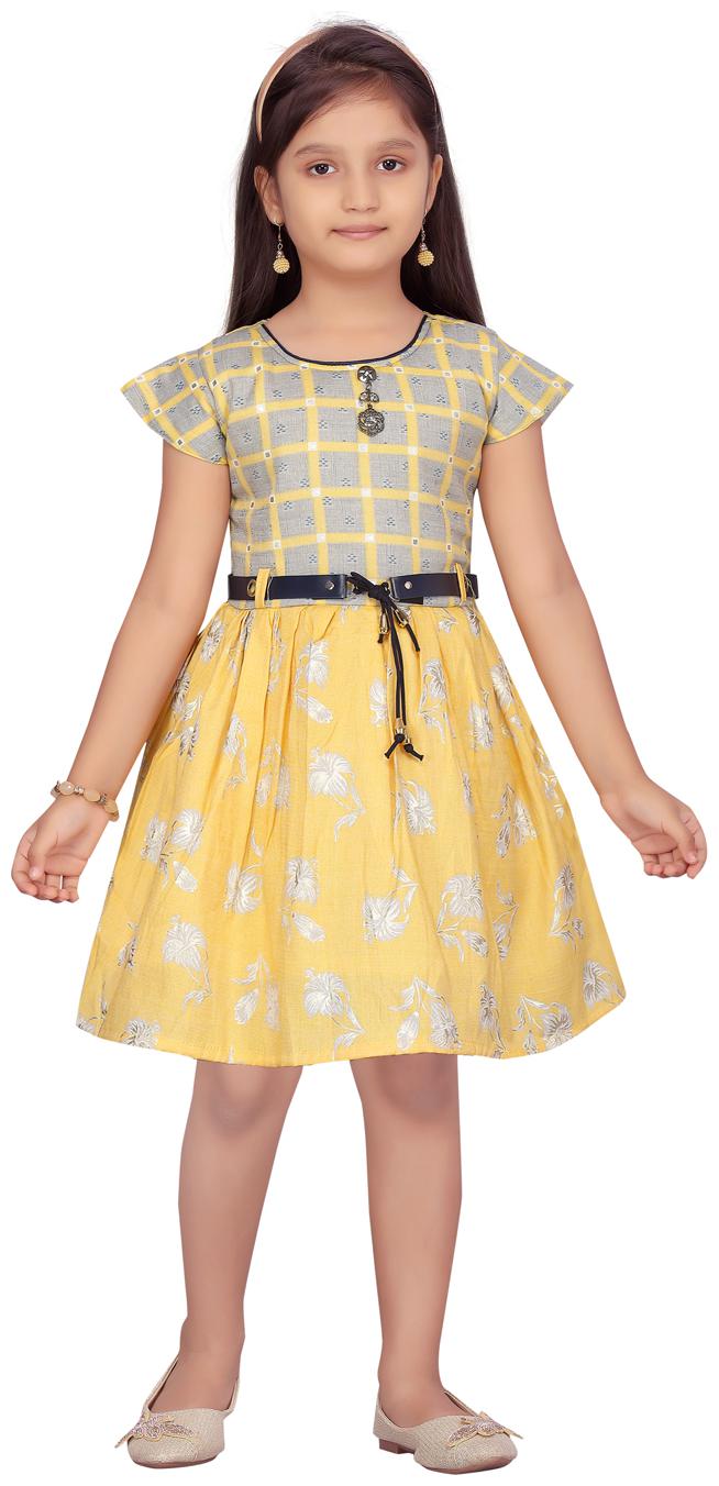 

Aarika Yellow Cotton Sleeveless Knee Length Princess Frock ( Pack of 1 )