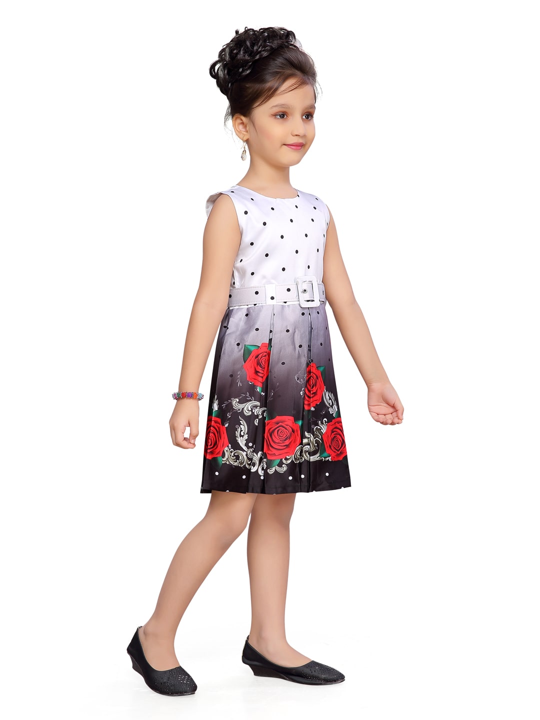 

Aarika Red Satin Sleeveless Knee Length Princess Frock ( Pack of 1 )