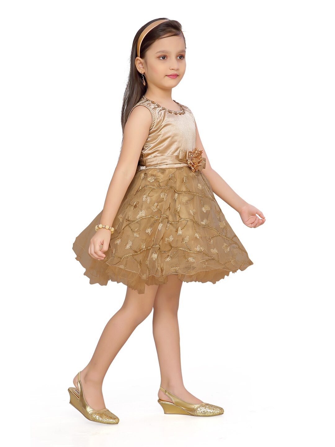 

Aarika Gold Silk Sleeveless Knee Length Princess Frock ( Pack of 1 )
