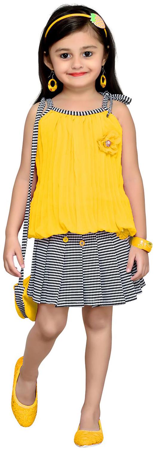 

Aarika Yellow Georgette Sleeveless Knee Length Princess Frock ( Pack of 1 )