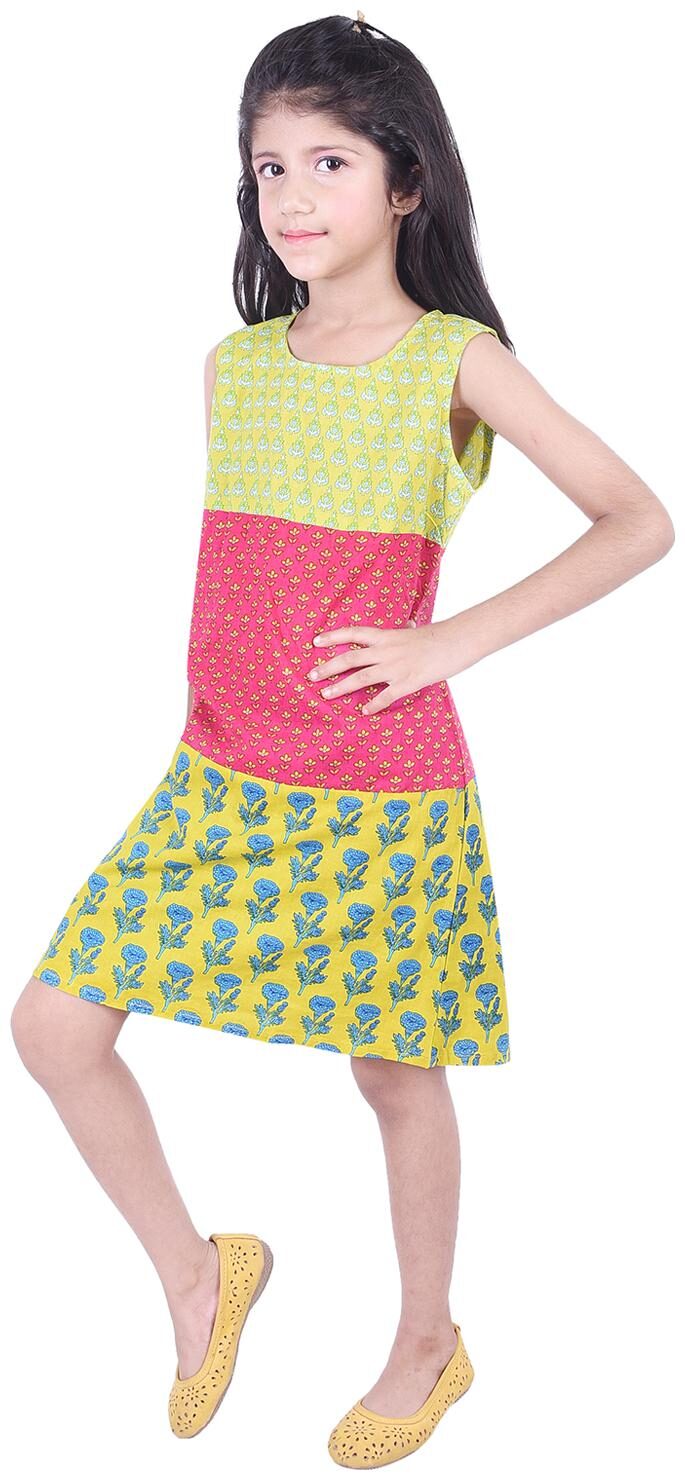 

AMMANYA Yellow Cotton Sleeveless Knee Length Collar Frock ( Pack of 1 )