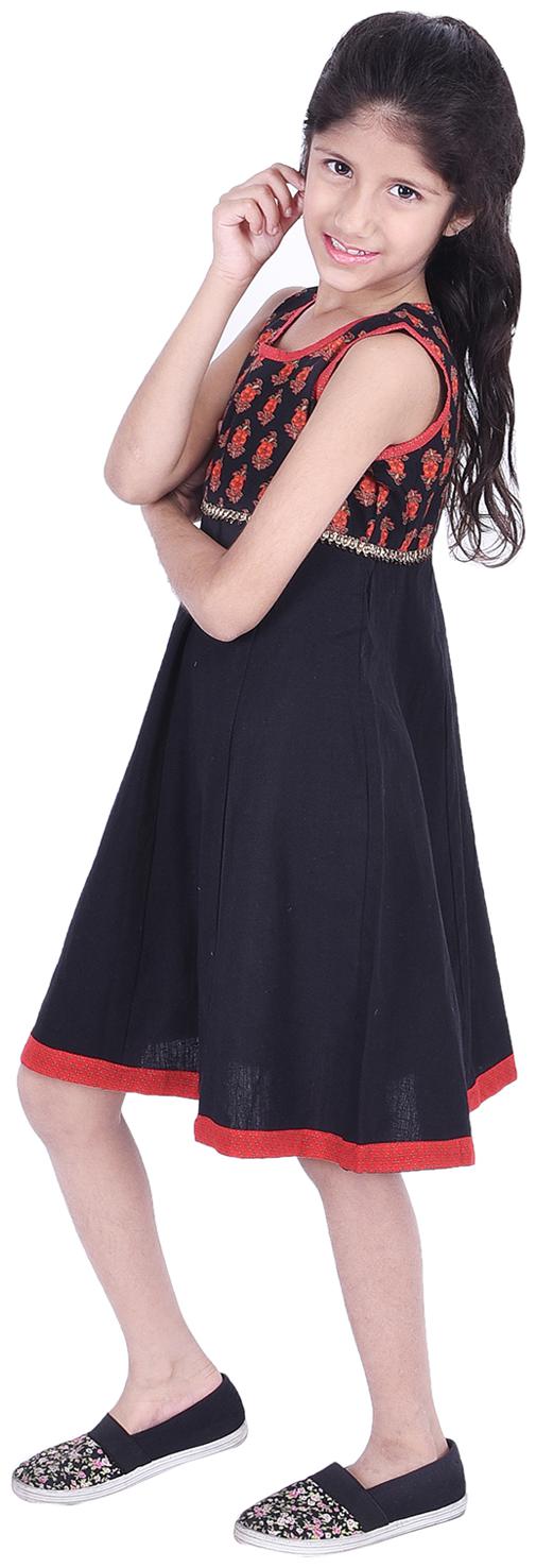 

AMMANYA Black Cotton Sleeveless Knee Length Collar Frock ( Pack of 1 )