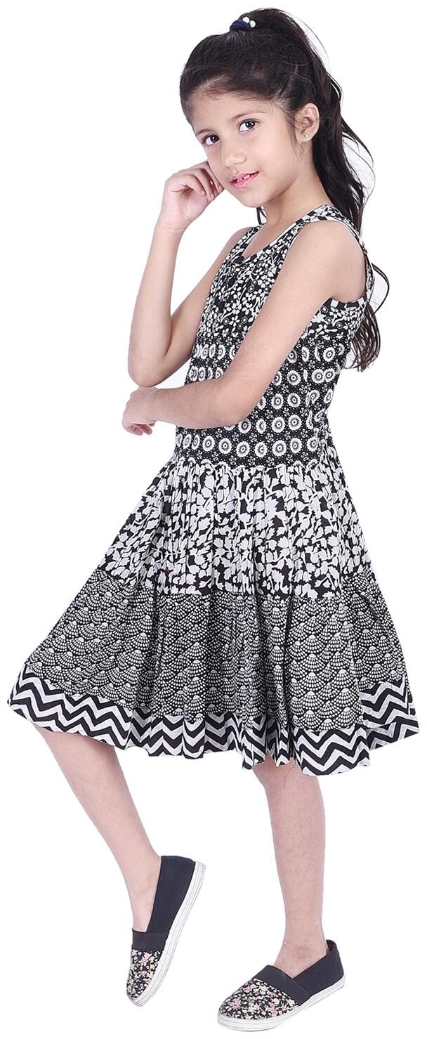

AMMANYA Black Cotton Sleeveless Knee Length Collar Frock ( Pack of 1 )