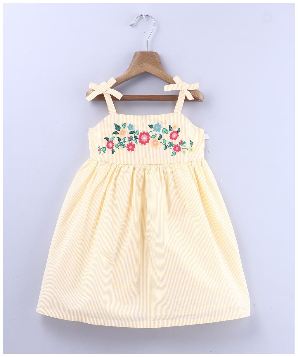 

Beebay Yellow Cotton Sleeveless Knee Length Princess Frock ( Pack of 1 )
